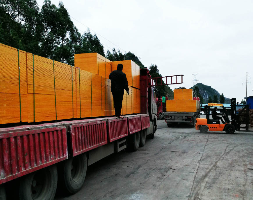 100萬的建筑模板訂單量發往湖南岳陽！